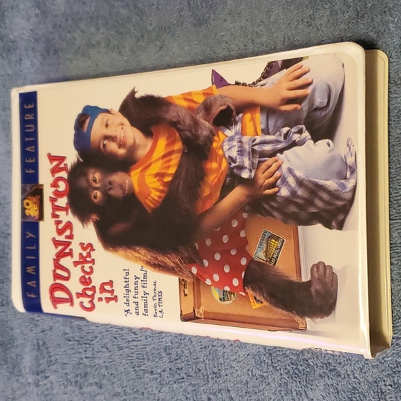 Dunston Checks In - Picture 1 of 3